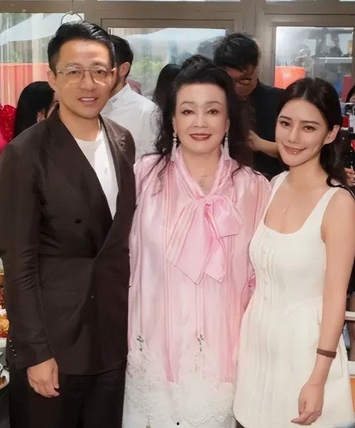 张兰最新爆料新媳妇,揭秘新媳妇背后的惊人真相！